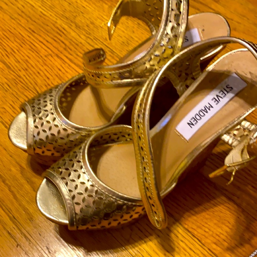 Steve Madden wedges size 6.5 gold colored